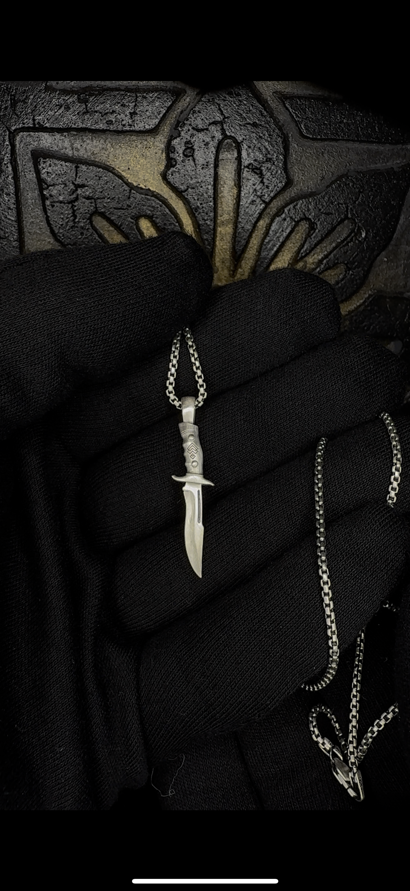 HUNTER PENDANT