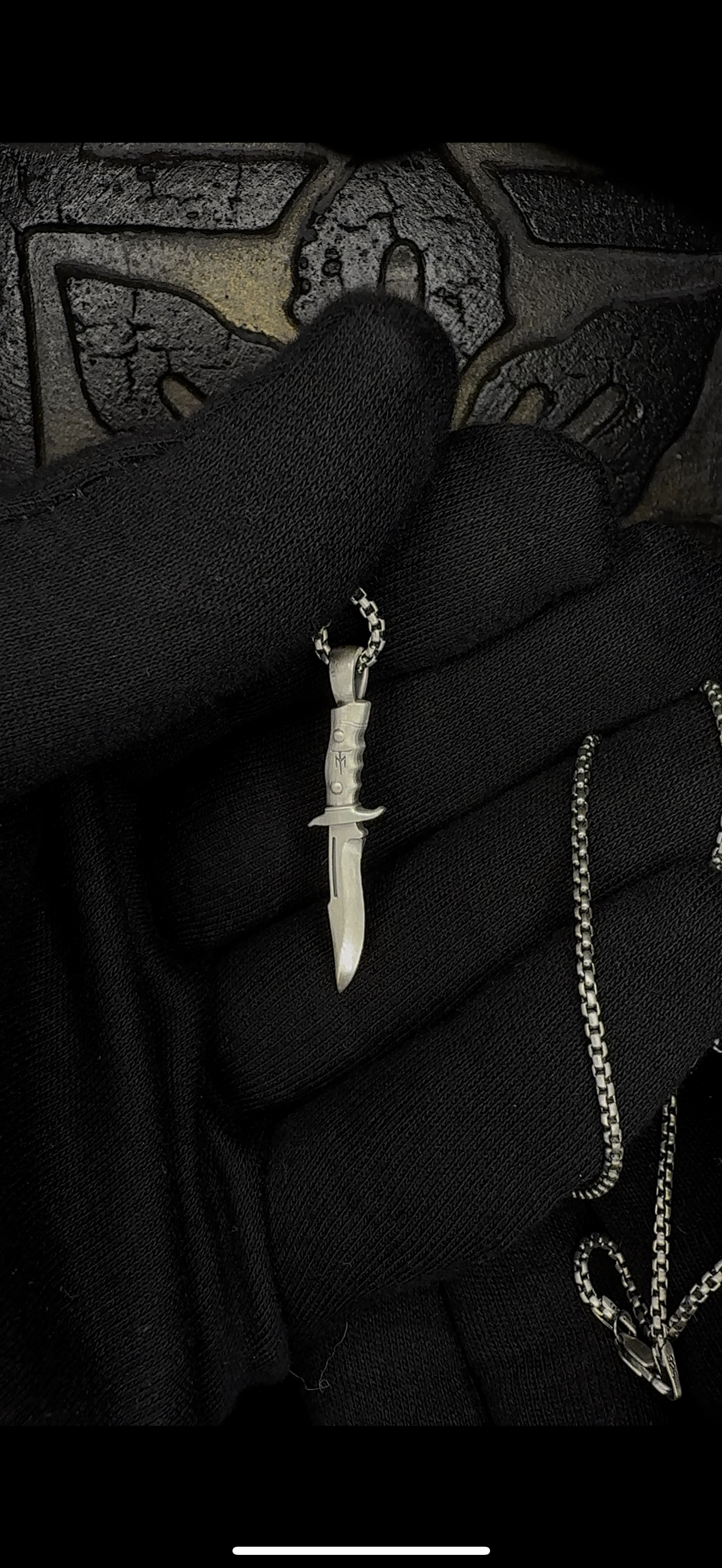HUNTER PENDANT