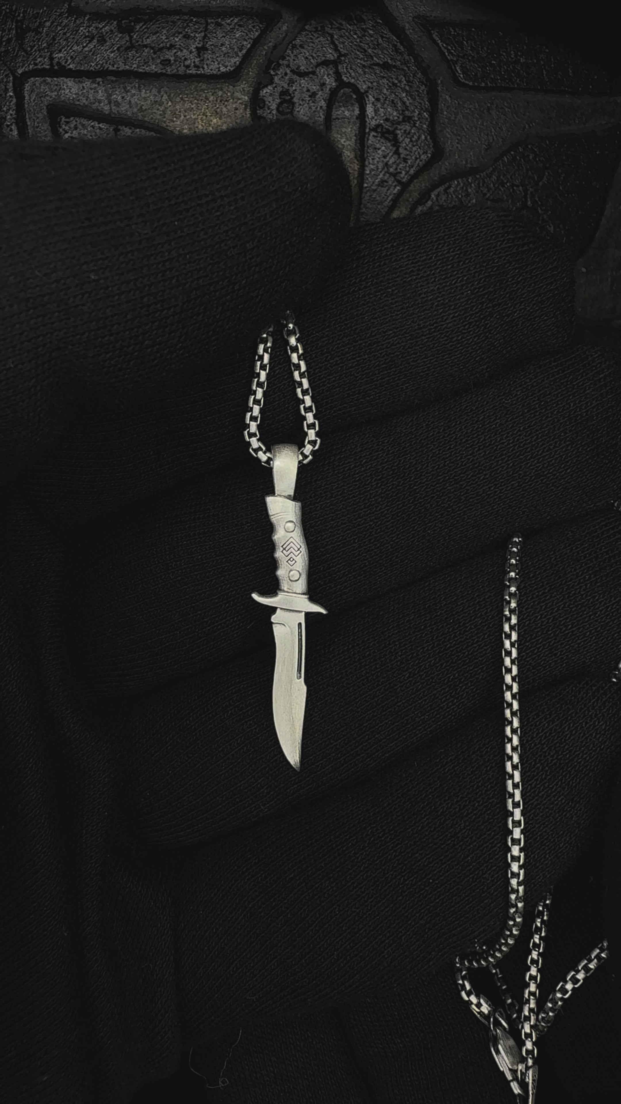 HUNTER PENDANT
